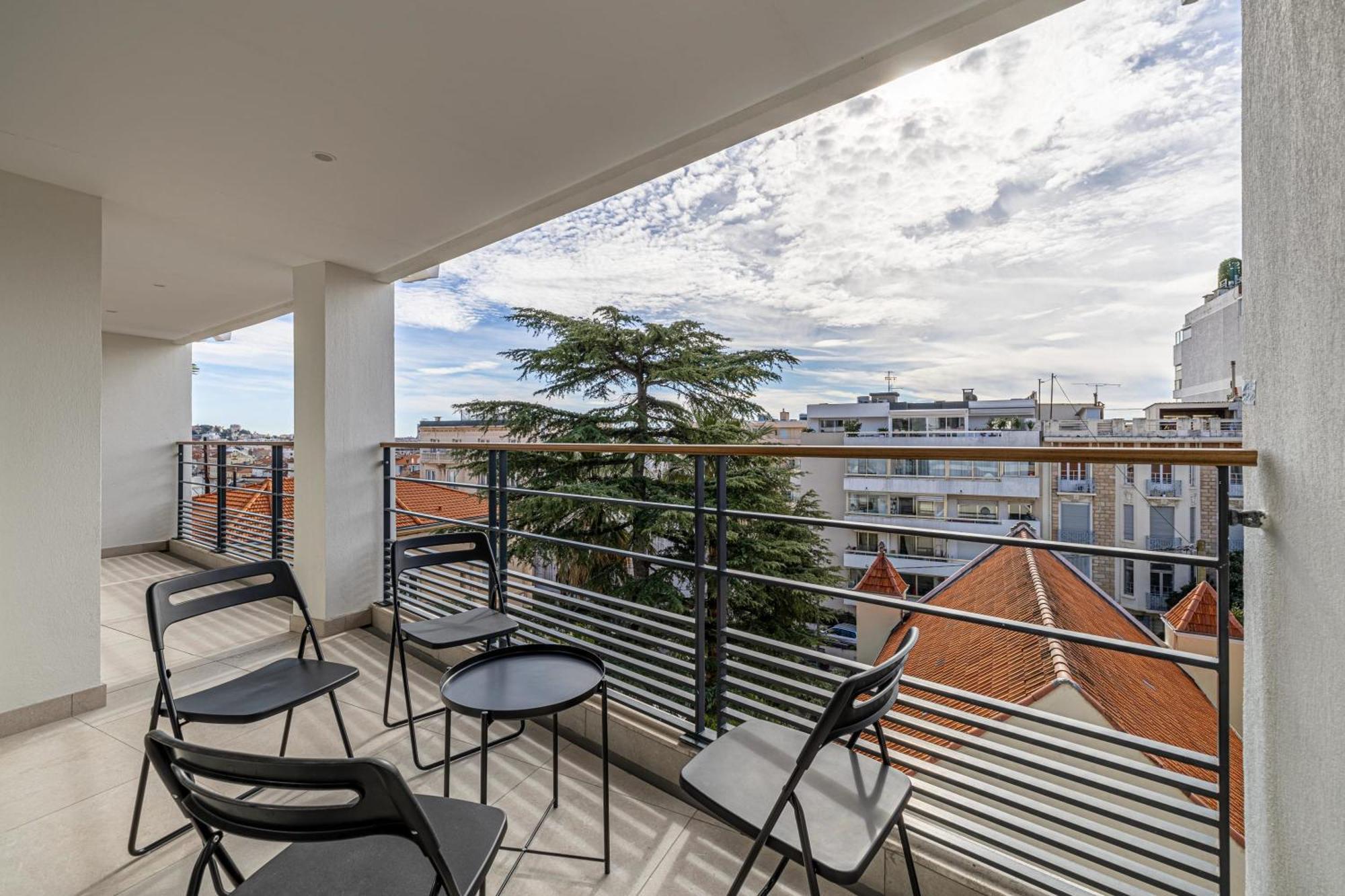 Lerins Avec Terrasse, Standing Et Moderne * Cannes